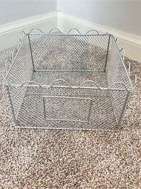 Square mesh file basket